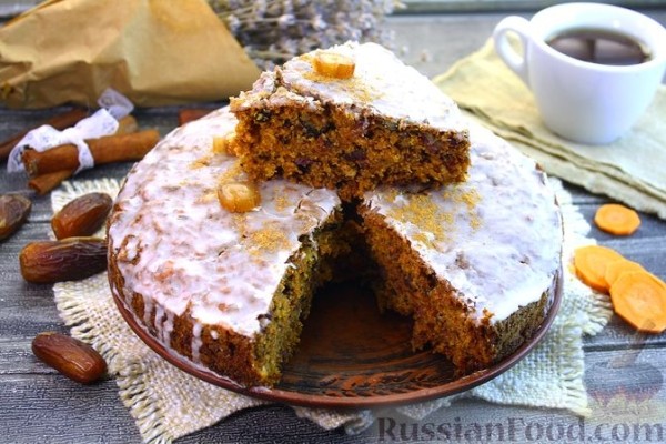 Пирог с морковью, финиками и грецкими орехами