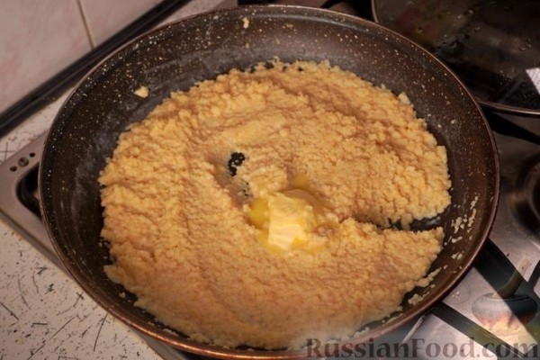 Кускус с голубикой, персиком и орехами