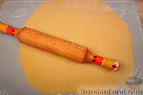 Хилопитес емистас с сыром, творогом и оливками (тортеллини по-гречески)