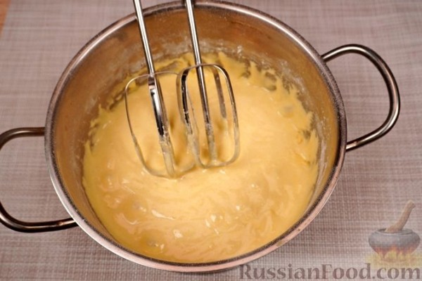 Бисквит с заварным кремом и малиной