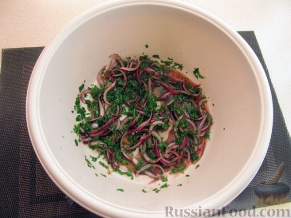 Салат из печёной свёклы, моркови и лука