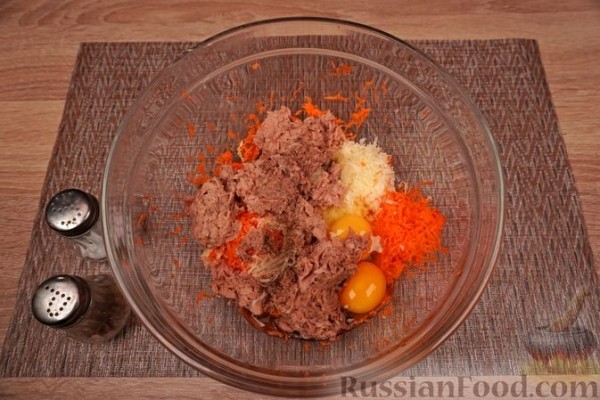 Оладьи из консервированного тунца и моркови