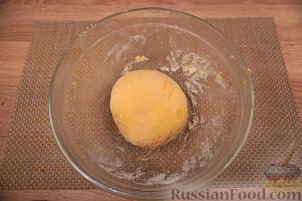 Хилопитес емистас с сыром, творогом и оливками (тортеллини по-гречески)