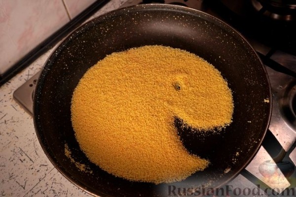 Кускус с голубикой, персиком и орехами
