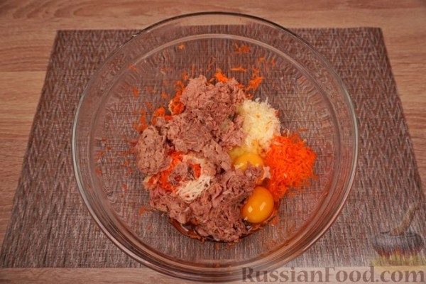Оладьи из консервированного тунца и моркови