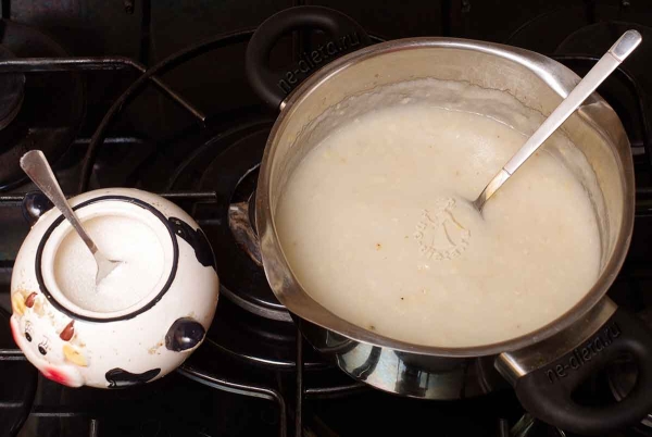 Манная каша на воде с бананом