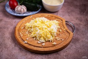 Бутерброды со шпротами и чесноком