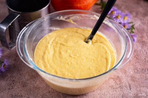 Быстрый сладкий пирог на кефире с тыквой Быстрый сладкий пирог на кефире с тыквой