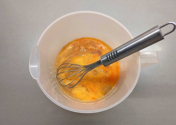 Яичница с беконом и фасолью Яичница с беконом и фасолью