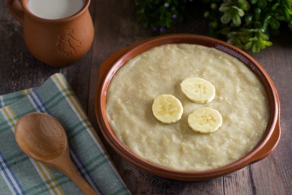 Манная каша на воде с бананом