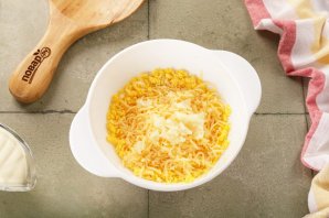 Яйца, фаршированные сыром и чесноком Яйца, фаршированные сыром и чесноком