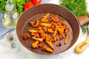 Омлет с лисичками