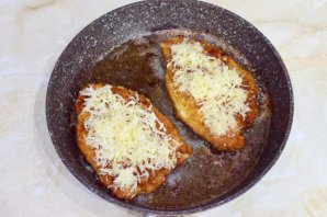 Отбивные из индейки с сыром