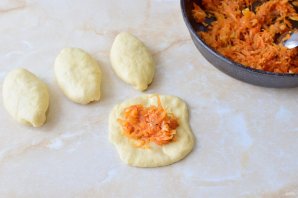 Пирожки дрожжевые на воде Пирожки дрожжевые на воде