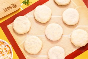 Пирожки с квашеной капустой