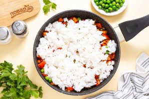 Рис по-тайски с овощами