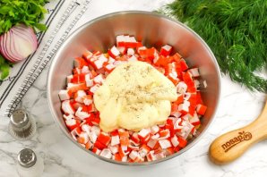 Салат из крабовых палочек и кукурузы Салат из крабовых палочек и кукурузы