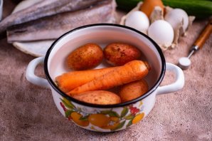 Салат "Оливье" с рыбой Салат "Оливье" с рыбой