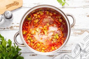Салат с рисом на зиму