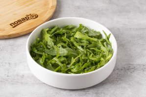 Салат с сыром и оливками