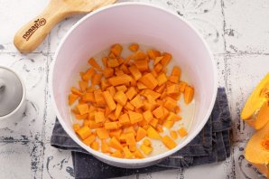 Шарлотка с тыквой Шарлотка с тыквой