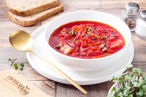 Свекольный суп с кочерыжкой брокколи