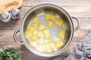 Свекольный суп с кочерыжкой брокколи