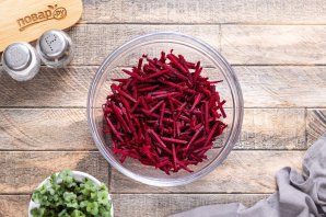 Свекольный суп с кочерыжкой брокколи