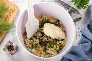 Салат из сыра с чесноком