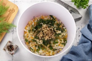 Салат из сыра с чесноком