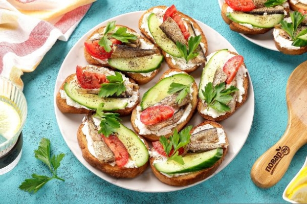 Закуска со шпротами