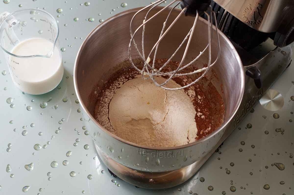 Шоколадный торт с малиной Шоколадный торт с малиной