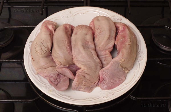 Язык свиной отварной