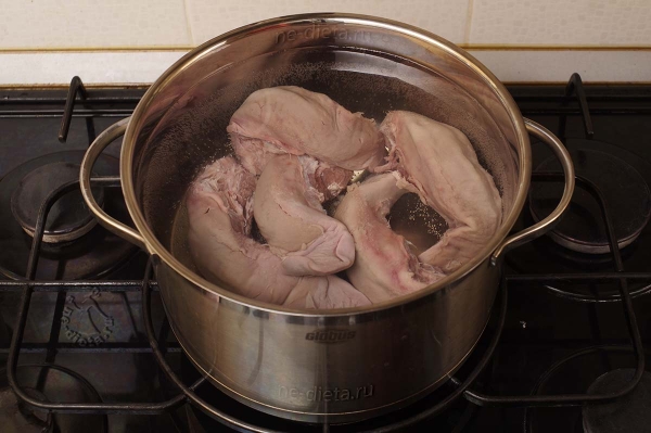 Язык свиной отварной