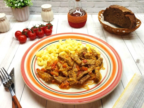 Говядина в сметанном соусе с овощами Говядина в сметанном соусе с овощами