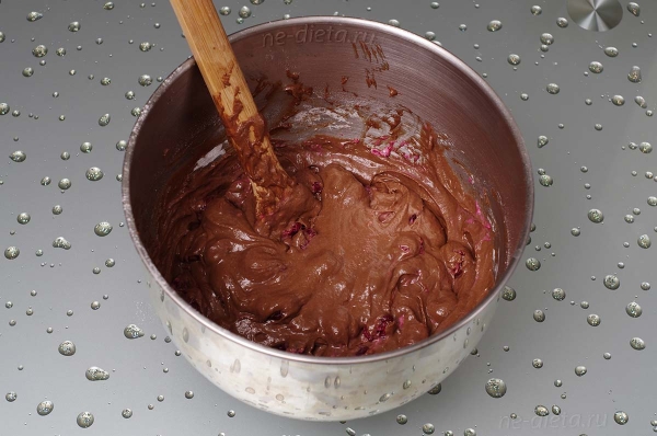 Шоколадные кексы с вишней