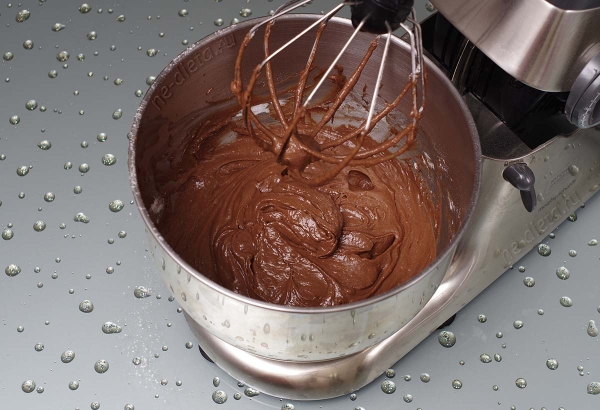 Шоколадные кексы с вишней