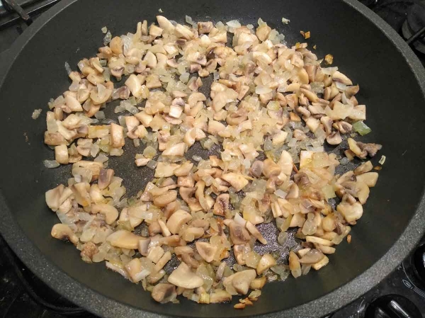 Язык с грибами и орехами Язык с грибами и орехами