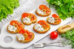 Брускетта с семгой