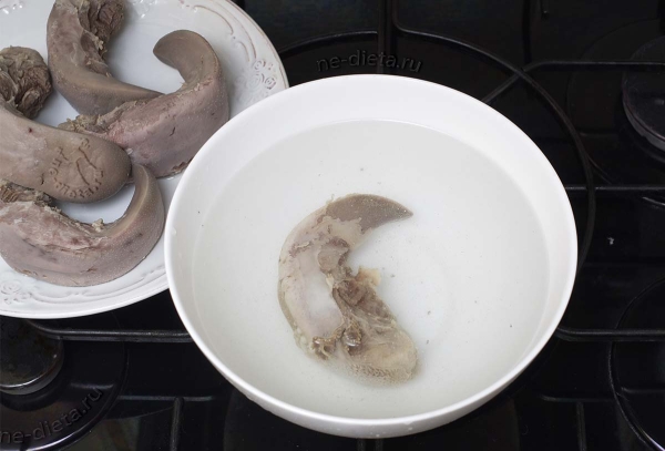 Язык с грибами и орехами Язык с грибами и орехами