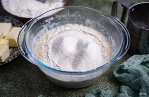 Домашнее слоеное дрожжевое тесто на молоке