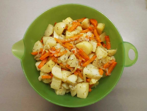 Картошка с морковью в духовке Картошка с морковью в духовке