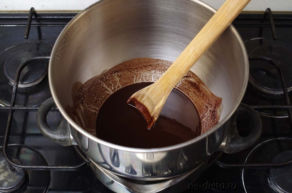 Шоколадные кексы с вишней