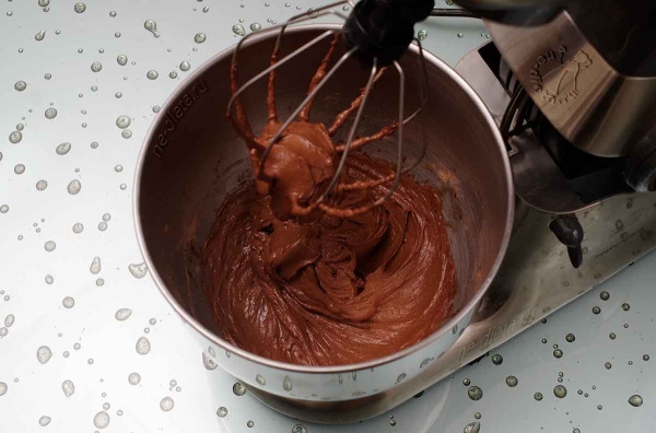 Шоколадные кексы с клубникой