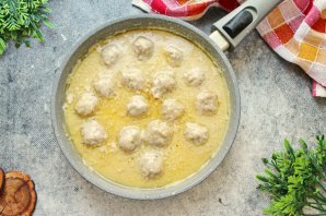 Фрикадельки в молочном соусе Фрикадельки в молочном соусе