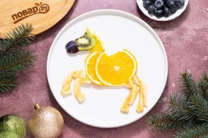 Фруктовая нарезка на год Лошади