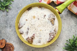 Говяжья печень, тушенная в сметане