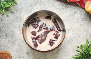 Говяжья печень, тушенная в сметане