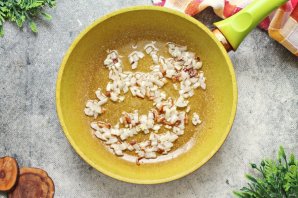 Говяжья печень, тушенная в сметане