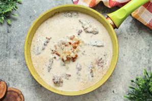 Говяжья печень, тушенная в сметане